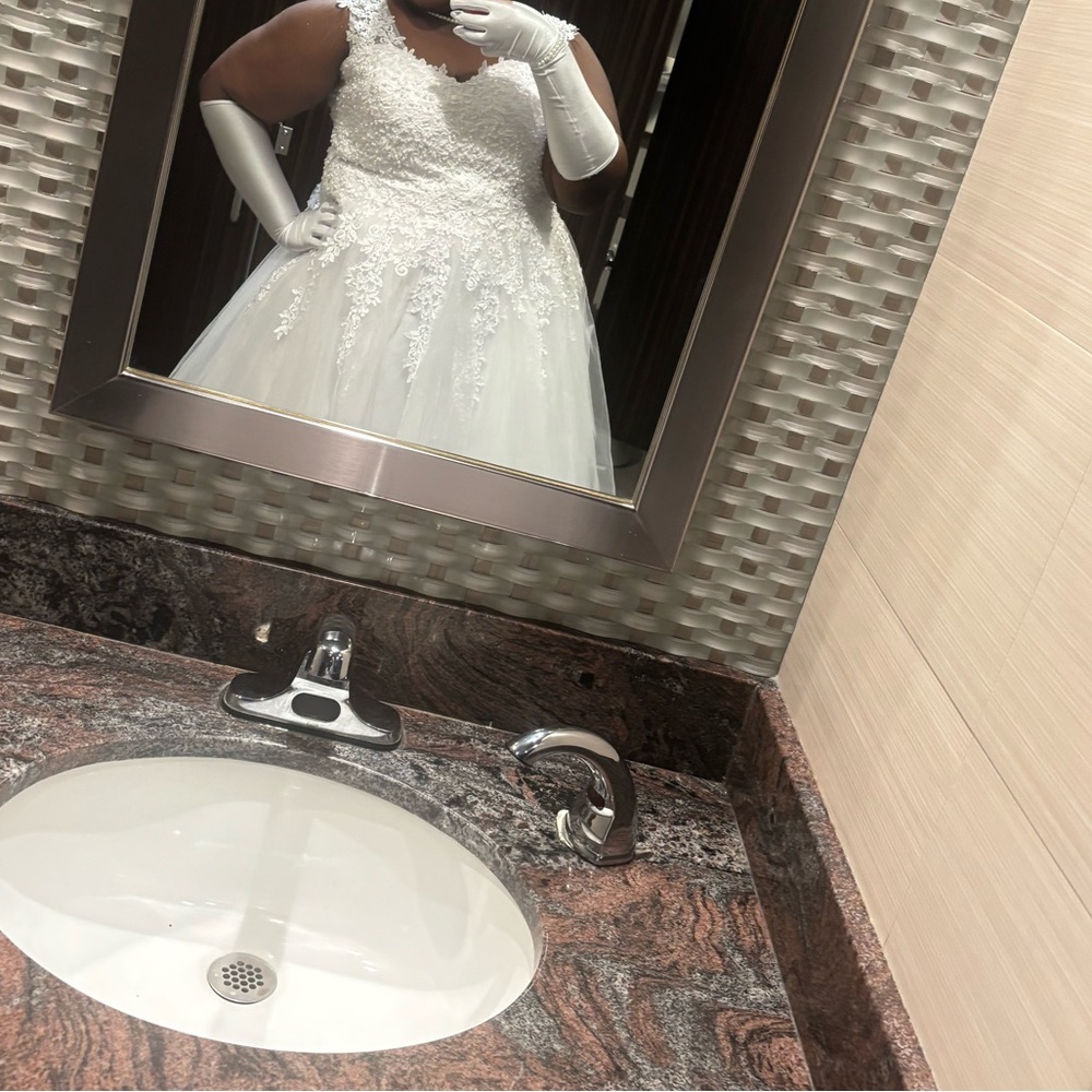 Elegant White Lace Wedding Dress